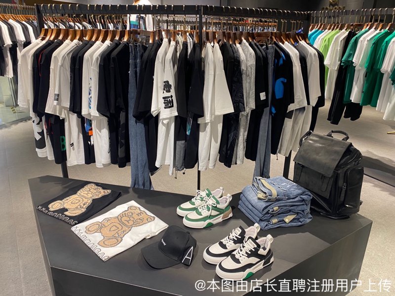 漳州服装店：紧跟潮流风向标
